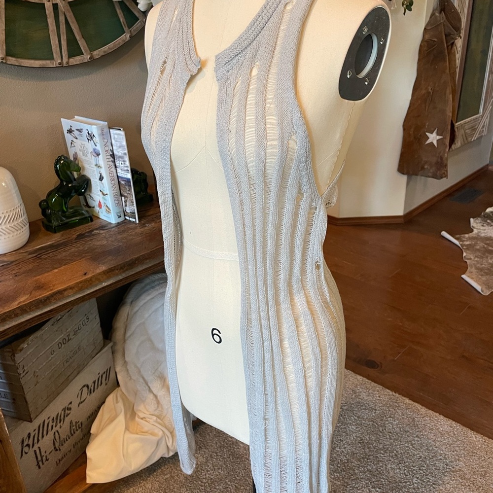 Sleeveless Gray Knit Cardigan